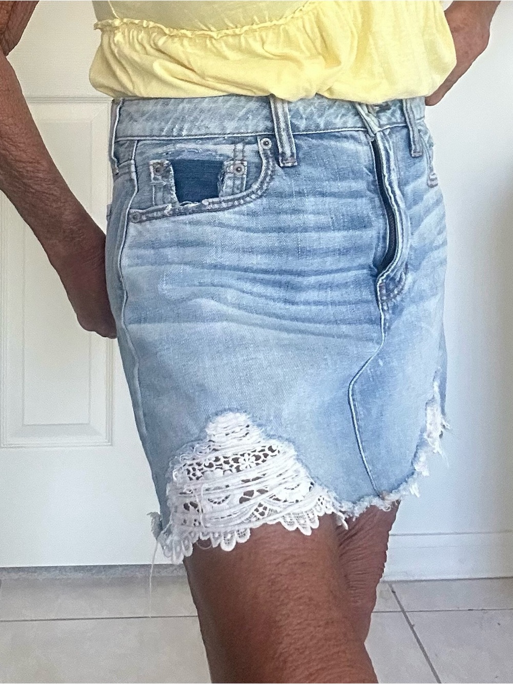 American Eagle Outfitters Light Blue Denim Mini Skirt w White Cotton crochet hem - Picture 3 of 11